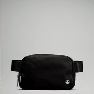 Lululemon Everywhere Belt bag
